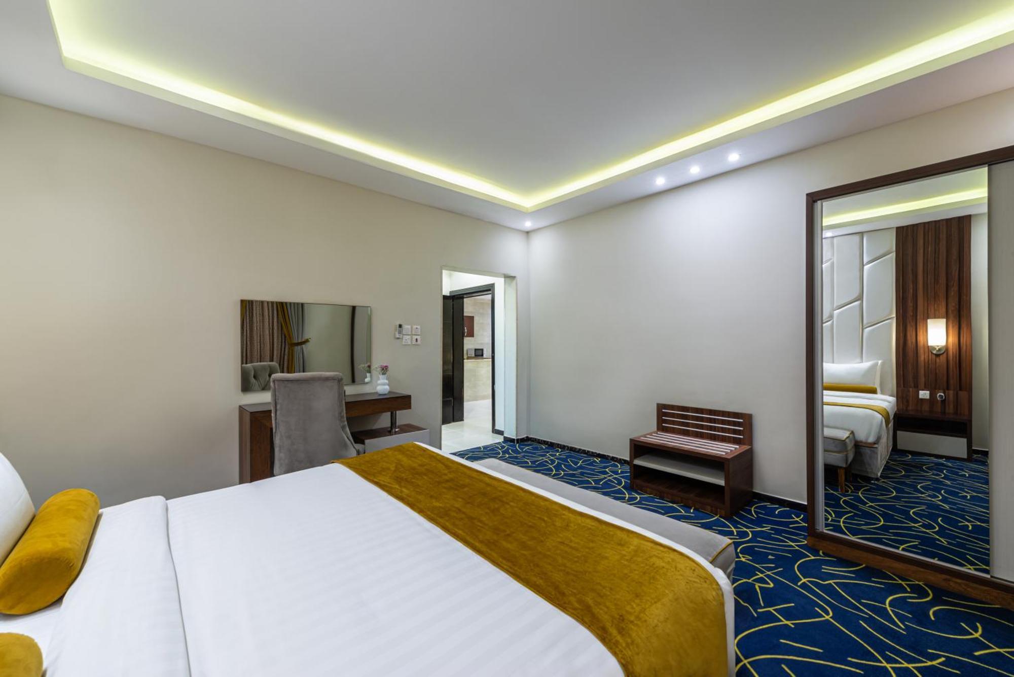 The Palace Hotel Suites Khamis Mushait Exterior foto
