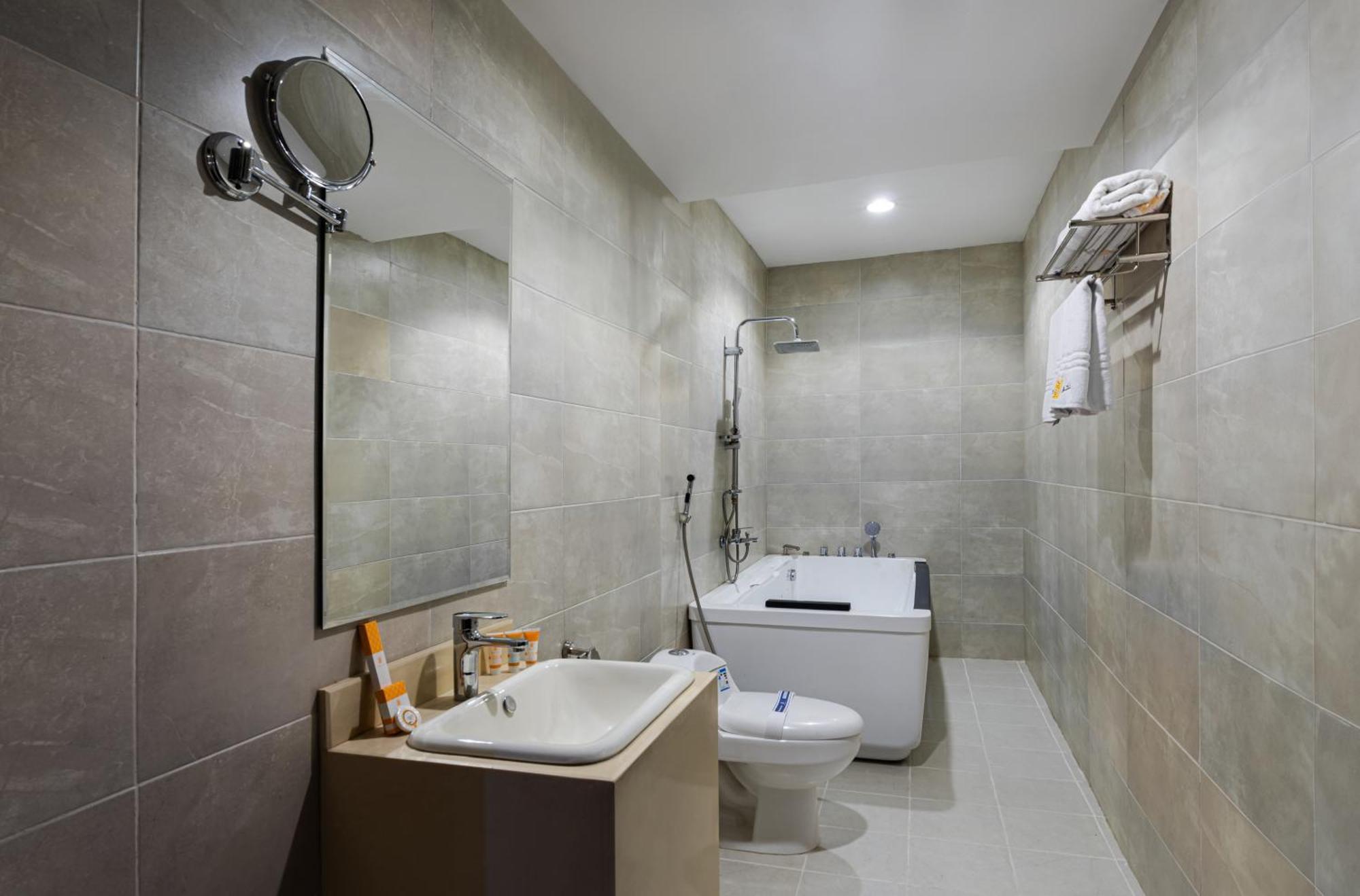 The Palace Hotel Suites Khamis Mushait Exterior foto